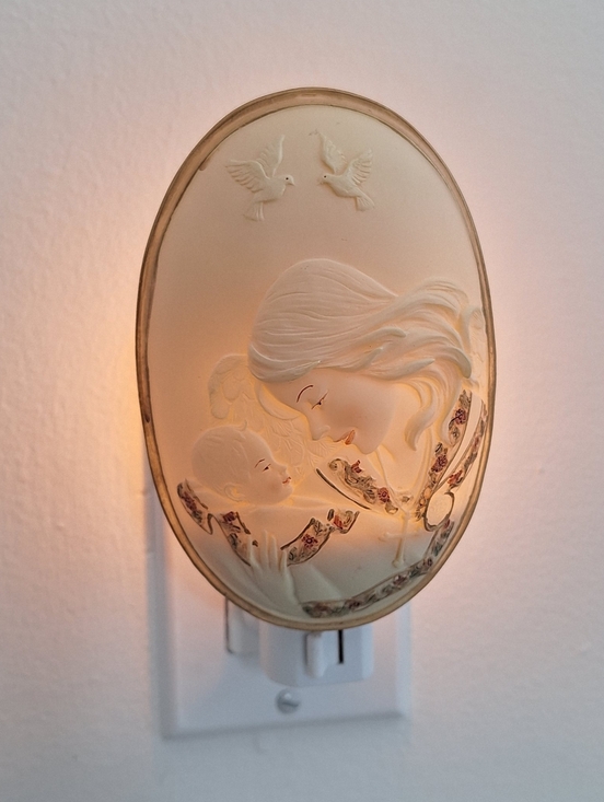 Night Light Angel - Picture 12 of 15